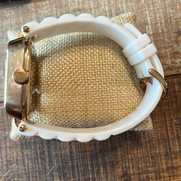 ZERONE Crossover SASU “untitled” white and gold analog watch!!! New Battery - Picture 9 of 10